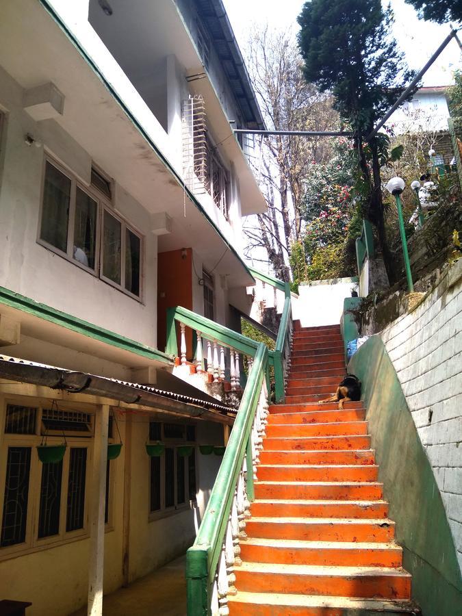 Hotel Sherpa Дарджилинг Экстерьер фото
