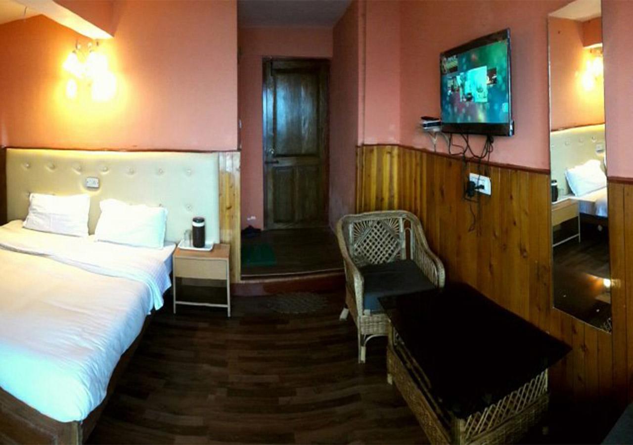 Hotel Sherpa Дарджилинг Экстерьер фото